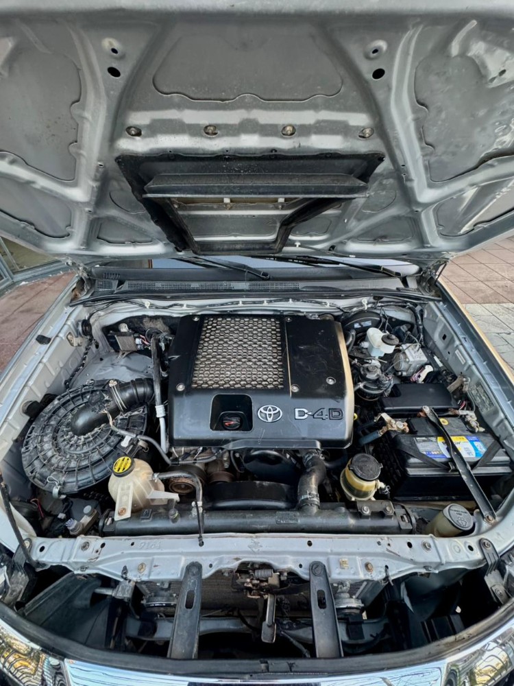 Toyota Hilux SR — foto 18